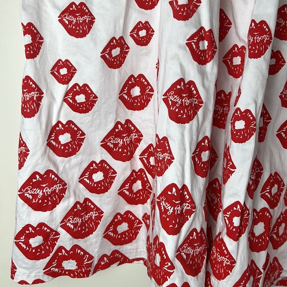 Torrid Betty Boop Runway Skater Skirt with Pockets Size 22 - Picture 5 of 10